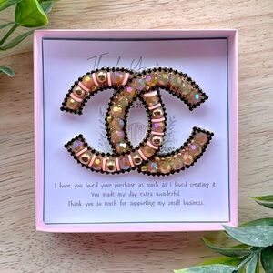 ELEGANT CRYSTAL BROWN & CORAL BROOCH